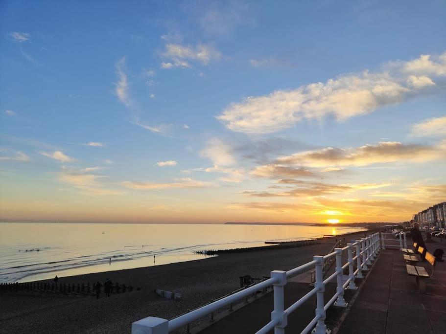 Stunning Seafront Flat,St Leonards Apartamento Exterior foto